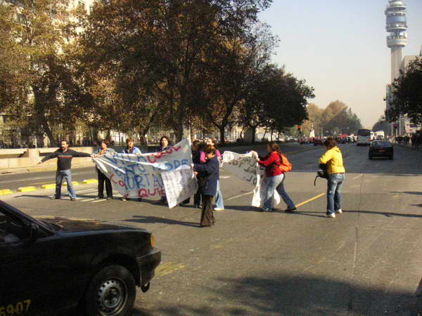 Toma de la Alameda frente al BancoEstado