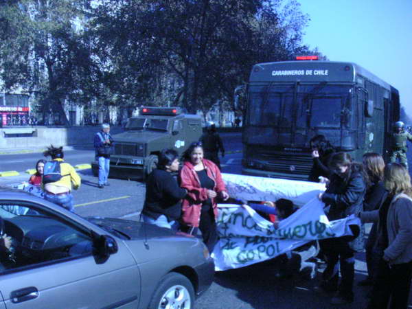 Toma de la Alameda frente al BancoEstado