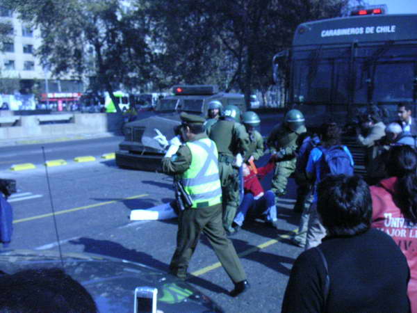 Toma de la Alameda frente al BancoEstado