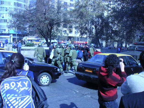 Toma de la Alameda frente al BancoEstado